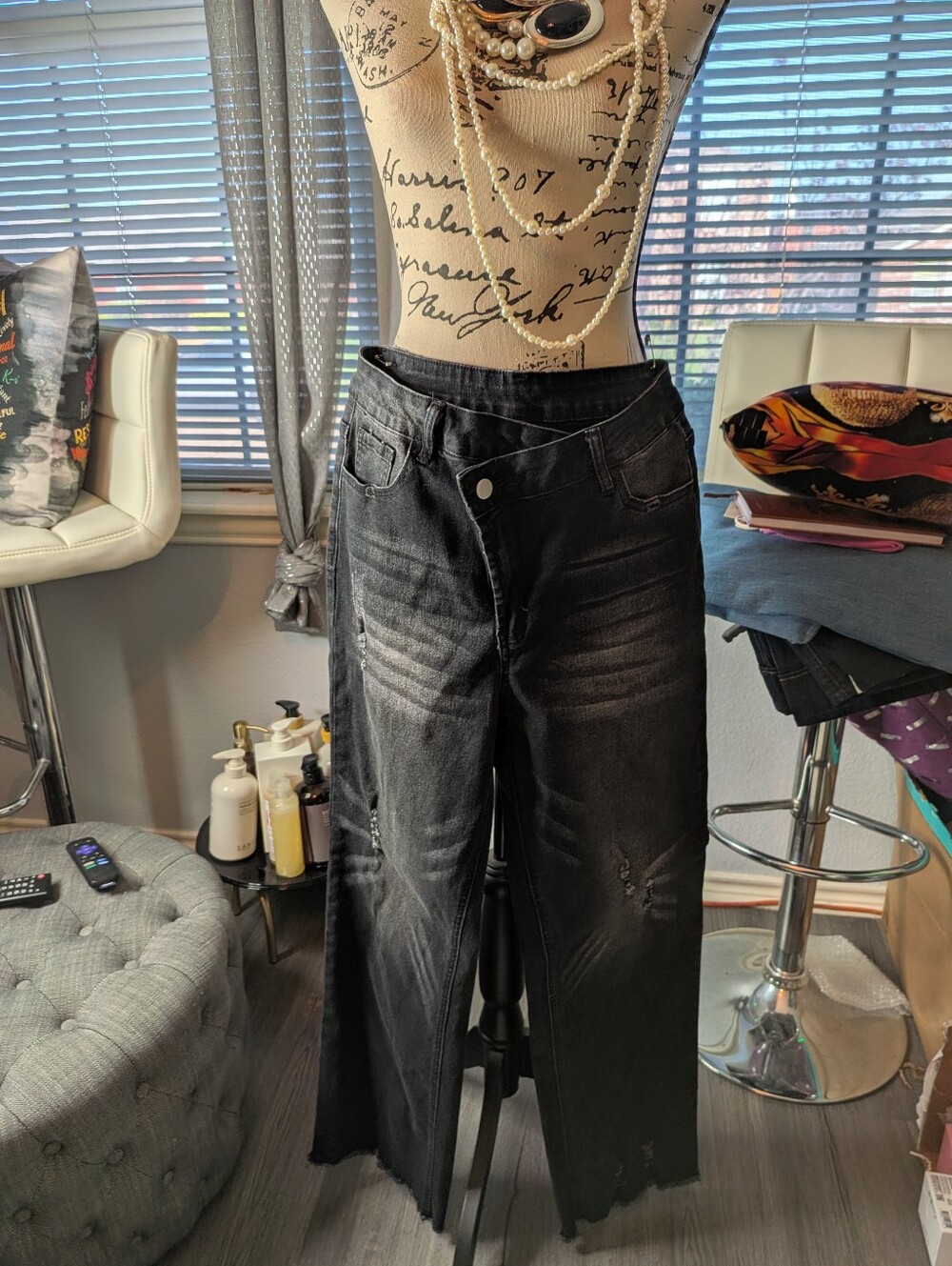 SHEIN Black Wide-Leg Distressed Jeans